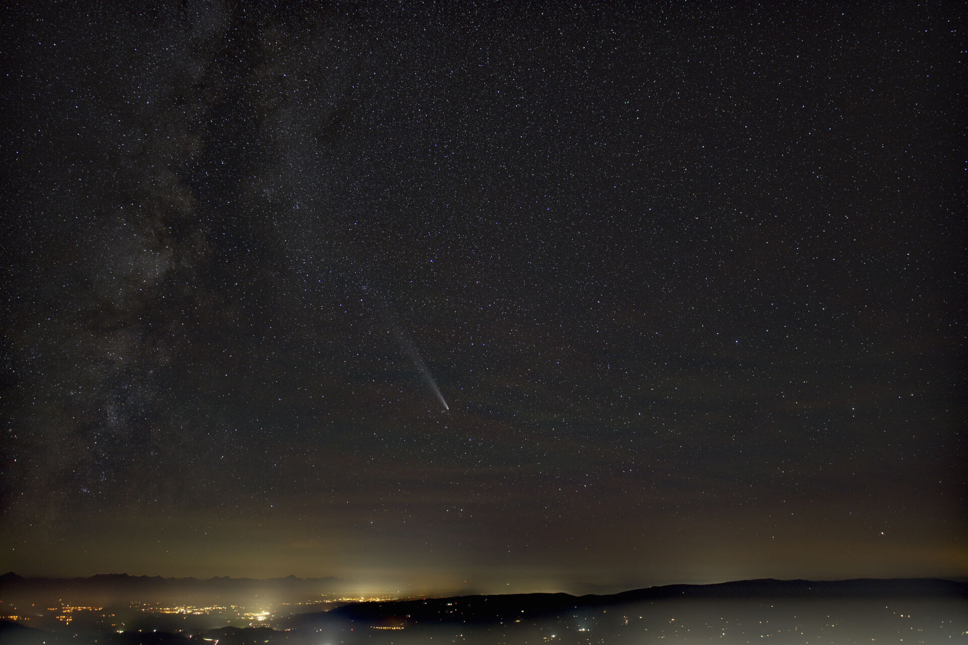 00_2024-10-21_Komet_C_2023_A3_Tsuchinshan-ATLAS_2020-2023_AutoBrightOn_StarlightOn-Mittel_Ligh...jpg