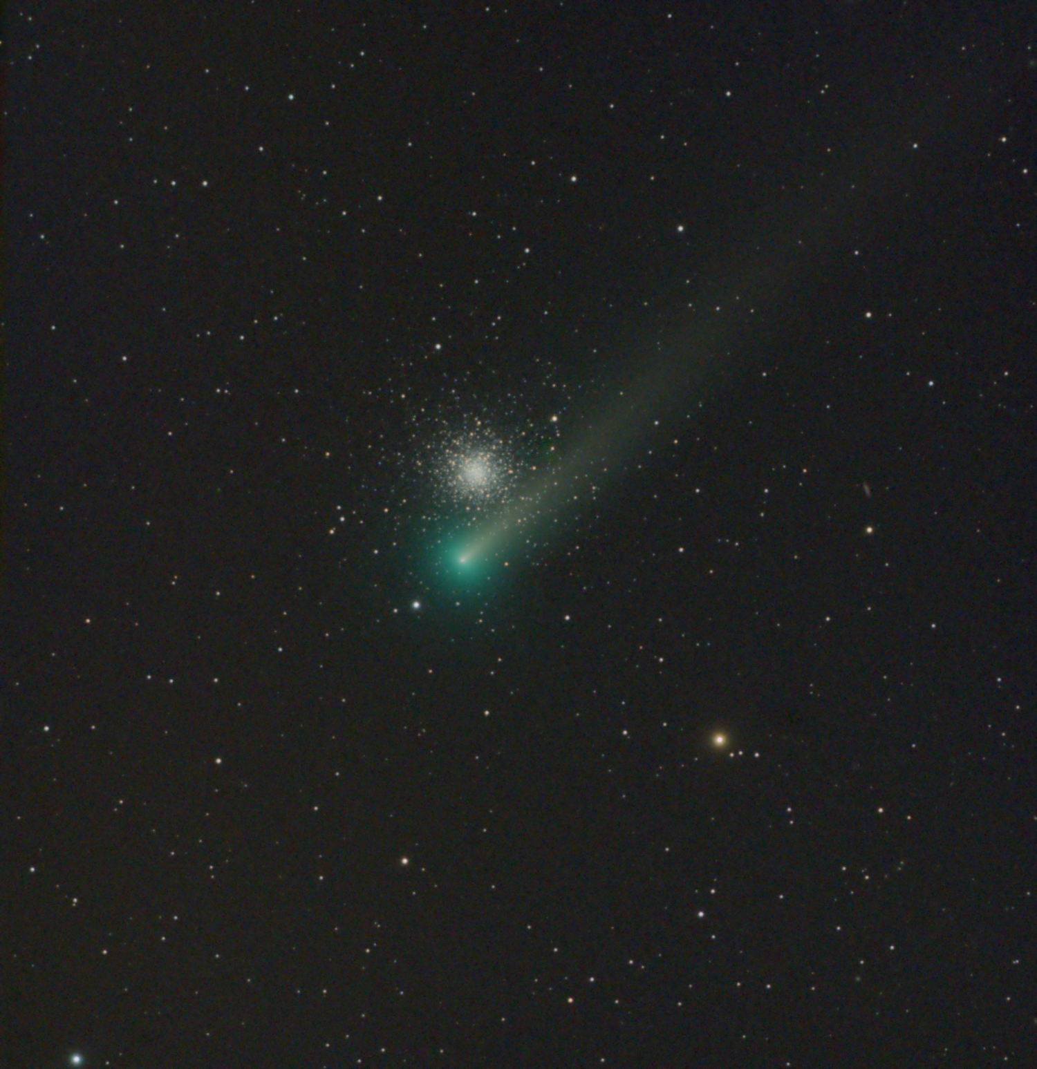 20211203_Comet_Leonard_C2021_A1_Lacerta_APO_72_432_ASI533MC_0458-0613h_nachbearbeitet_1500px.png