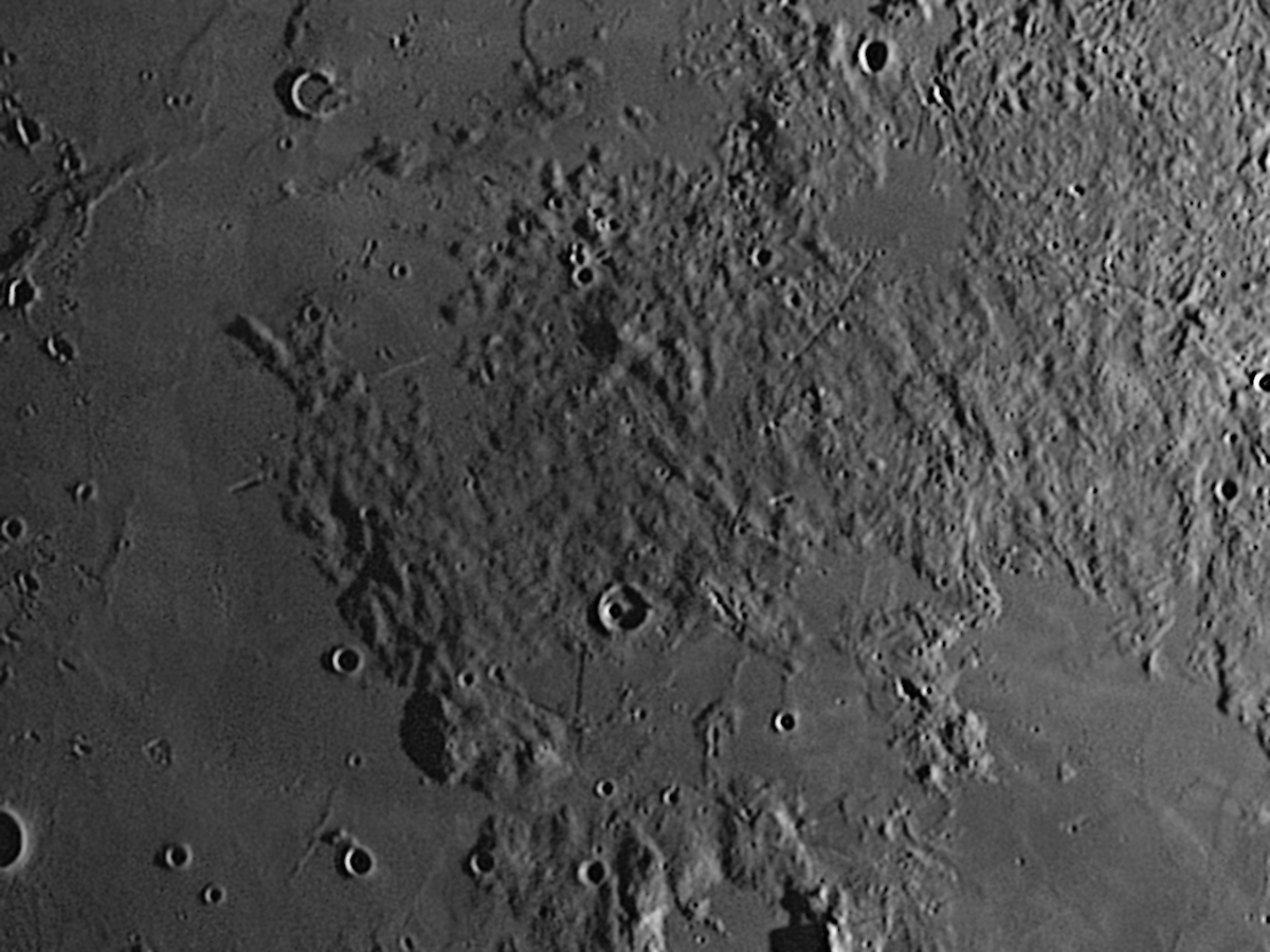 2022-05-09-1724_5-U-R-Moon_Tile-002_pss_f300_ap477_20220510174742.jpg
