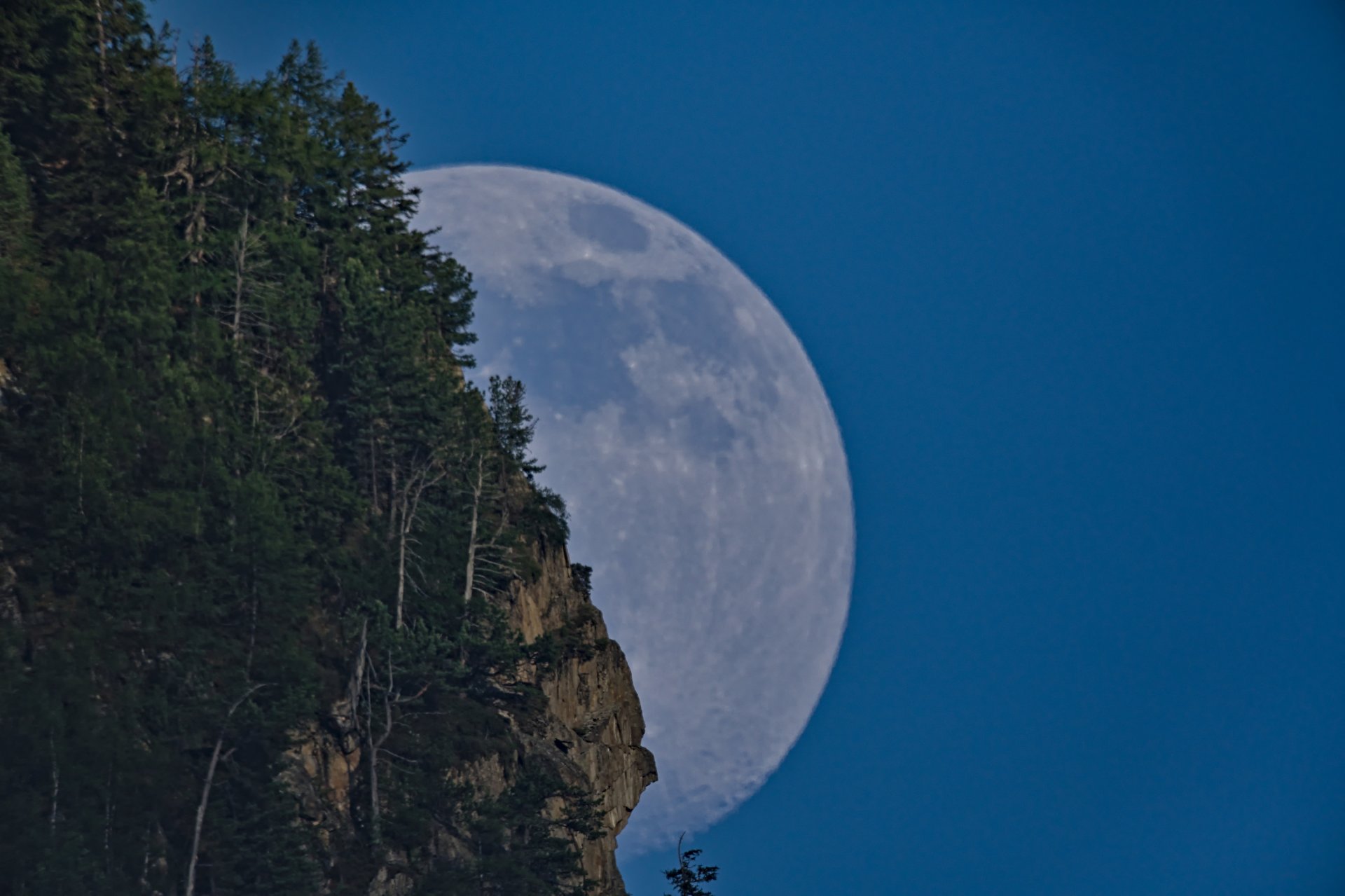 2022-06-11_Mond_12Tage_alt_Mondaufgang_001_klein.jpg