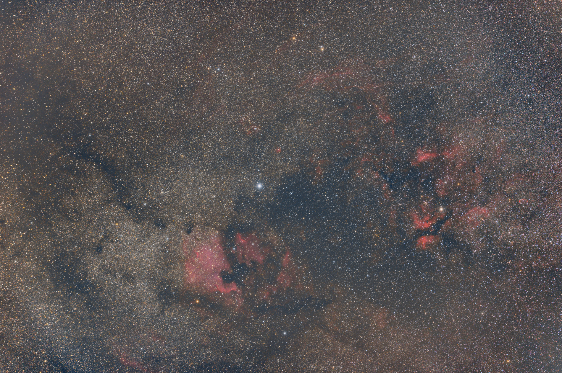 2022_06_02_Region_Deneb_95min_105mm_small.jpg