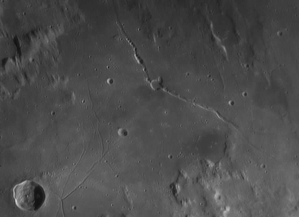 2024-03-18-1951_3-U-L-Moon_lapl3_ap237_conv_crop_hyginus.jpg