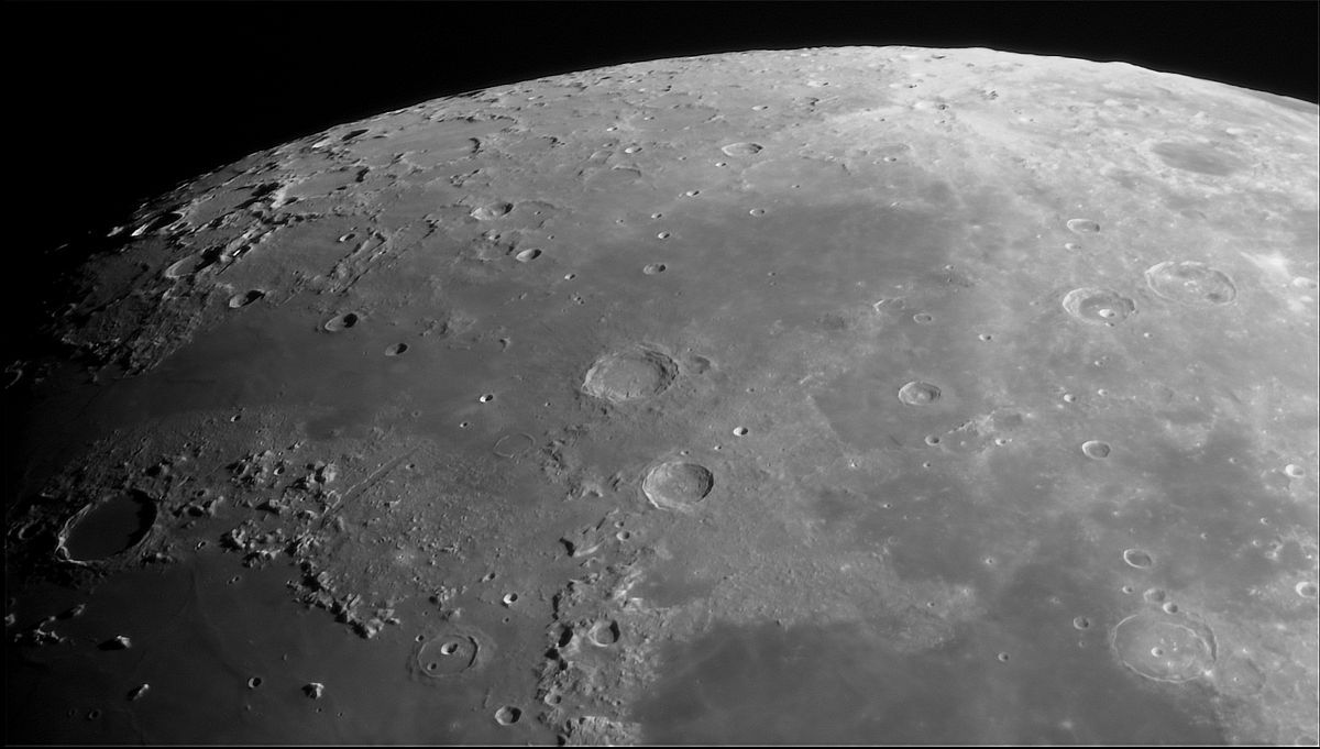 2024-04-17-1807_Moon_QHY_northern-part-1200.jpg