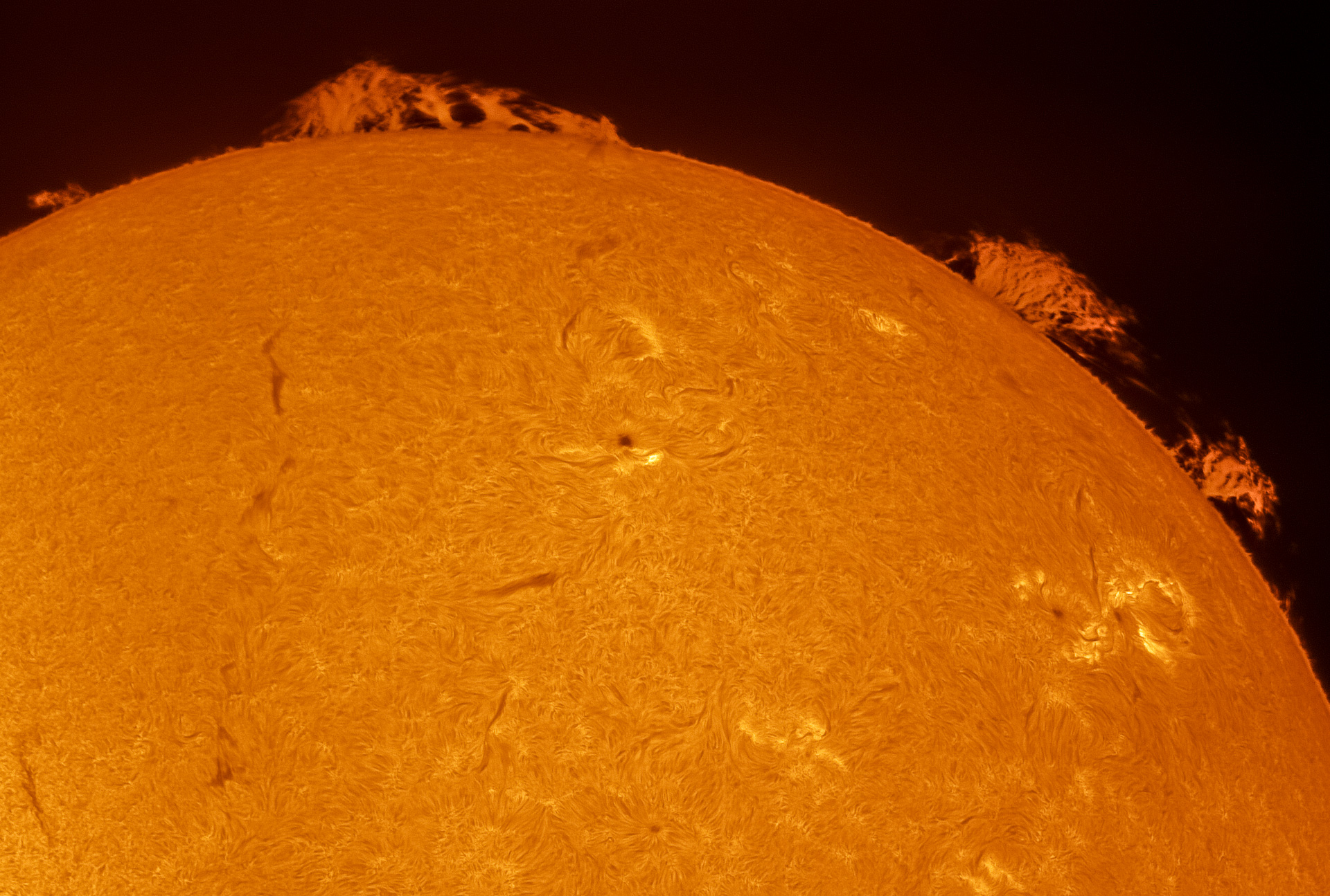 2025-11-23-1147_8-Sonne_acuterHeliostar mix_barlow_lapl5_ap8011_conv_AS3_PI-1.jpg