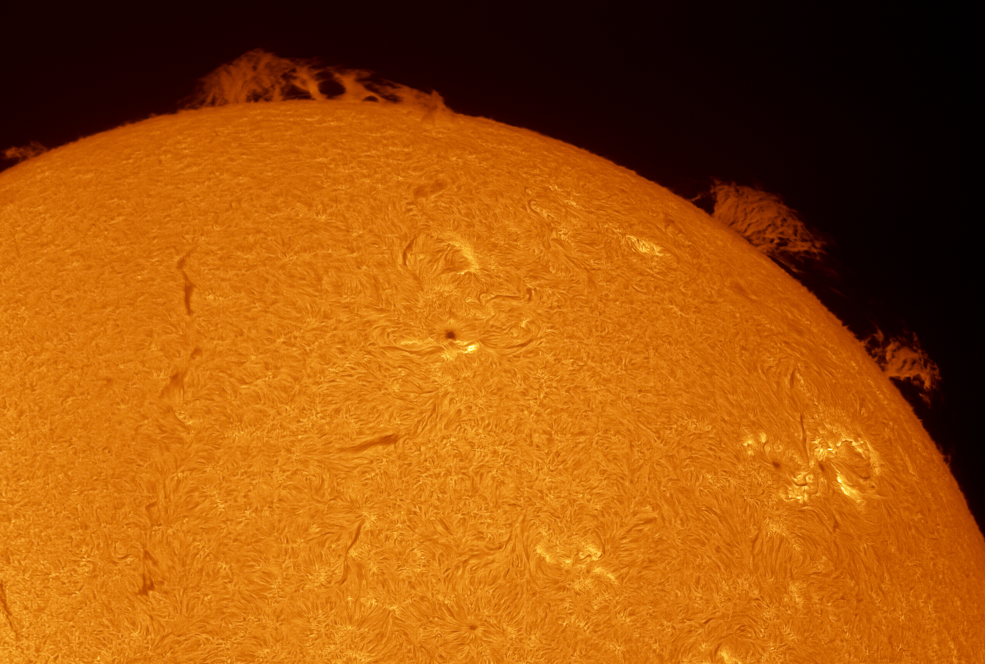2025-11-23-1147_8-Sonne_acuterHeliostar mix_barlow_lapl5_ap8011_conv_AS3_PI_2-1.jpg