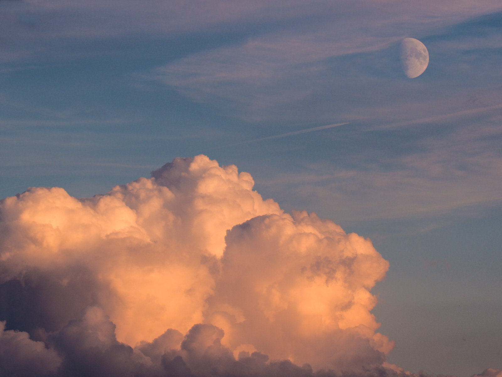 220905_Mond -Quellwolken.JPG