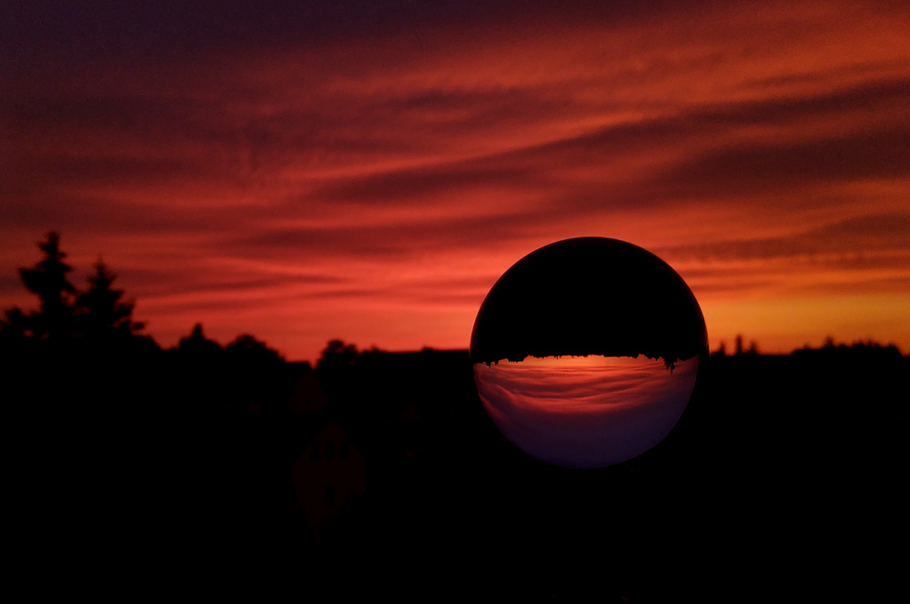 abendrot_im_lensball.jpg