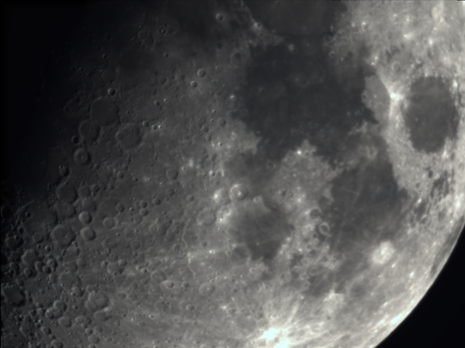 AFV_Mond_Stack_32bits_83frames_0s.png