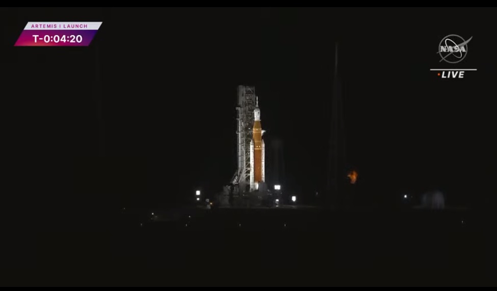 Artemis 1 r.jpg