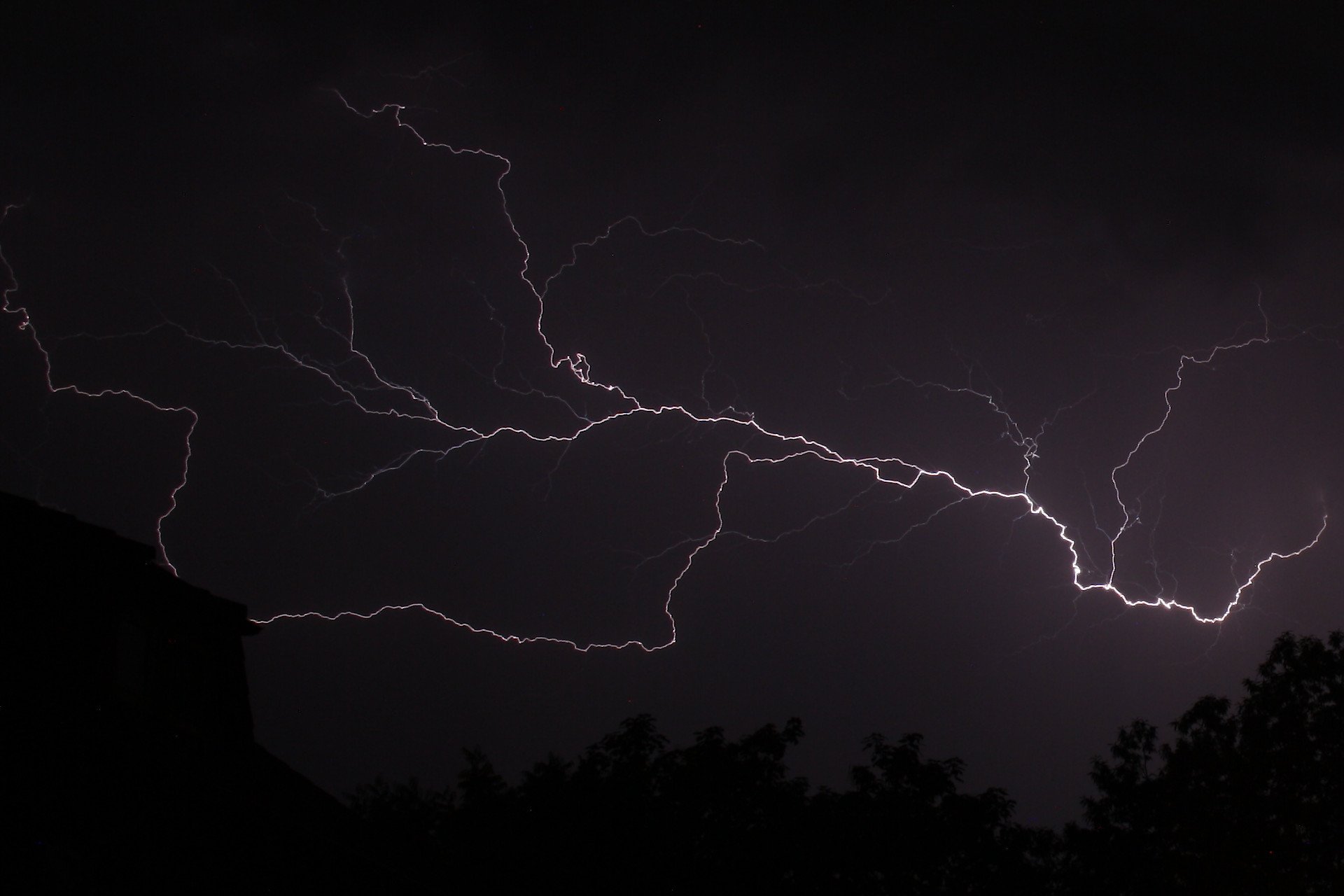Blitz_8886-040826-1920crop.JPG