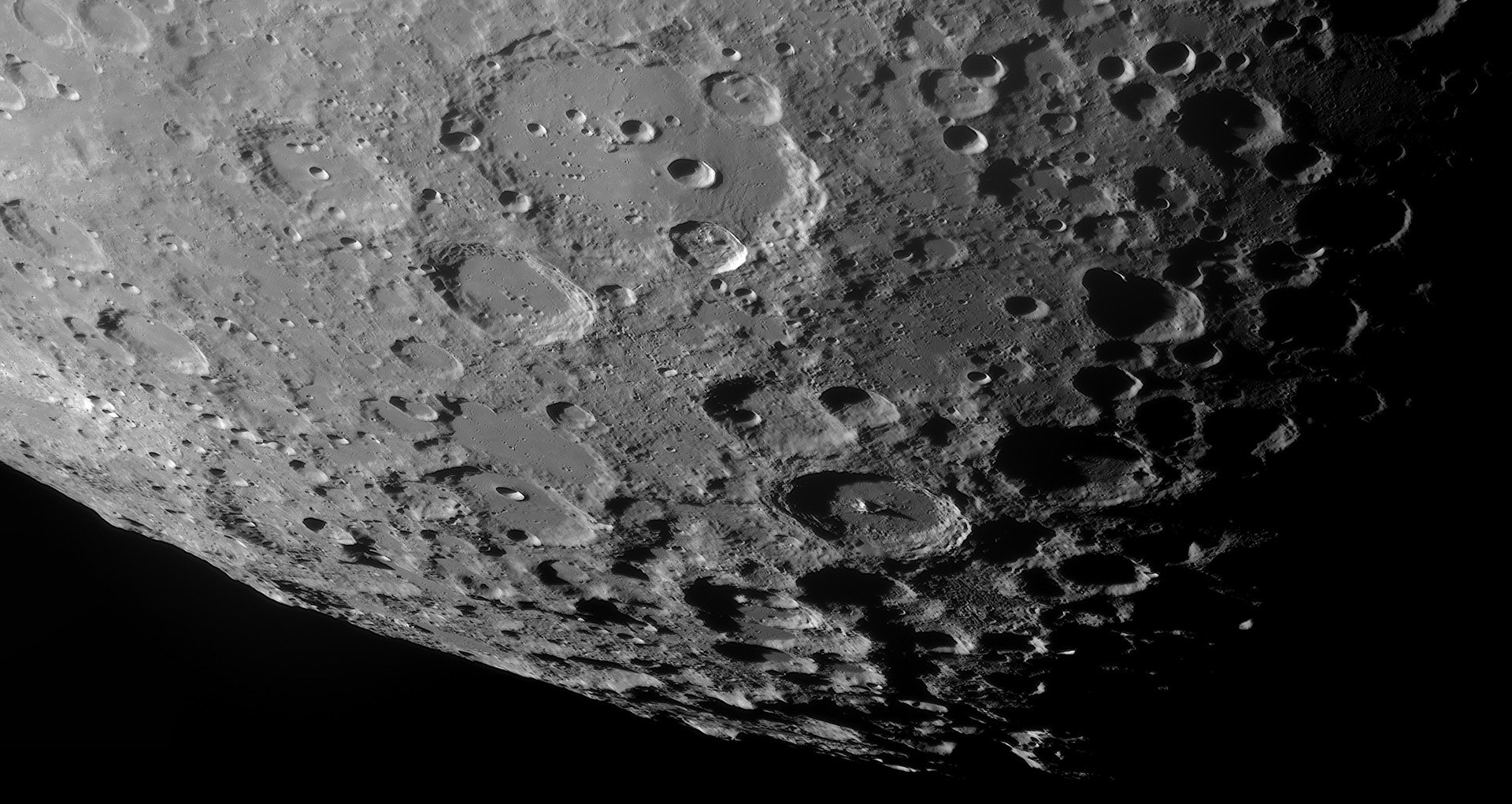 clavius_150825_043147mosaik1920.jpg