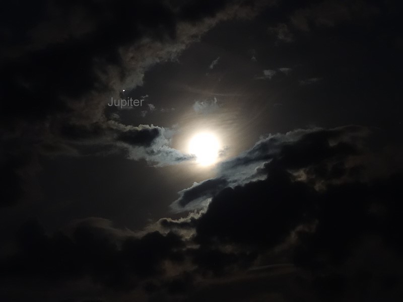 DSC03214MondmitJupiterinWolken800x600.jpg
