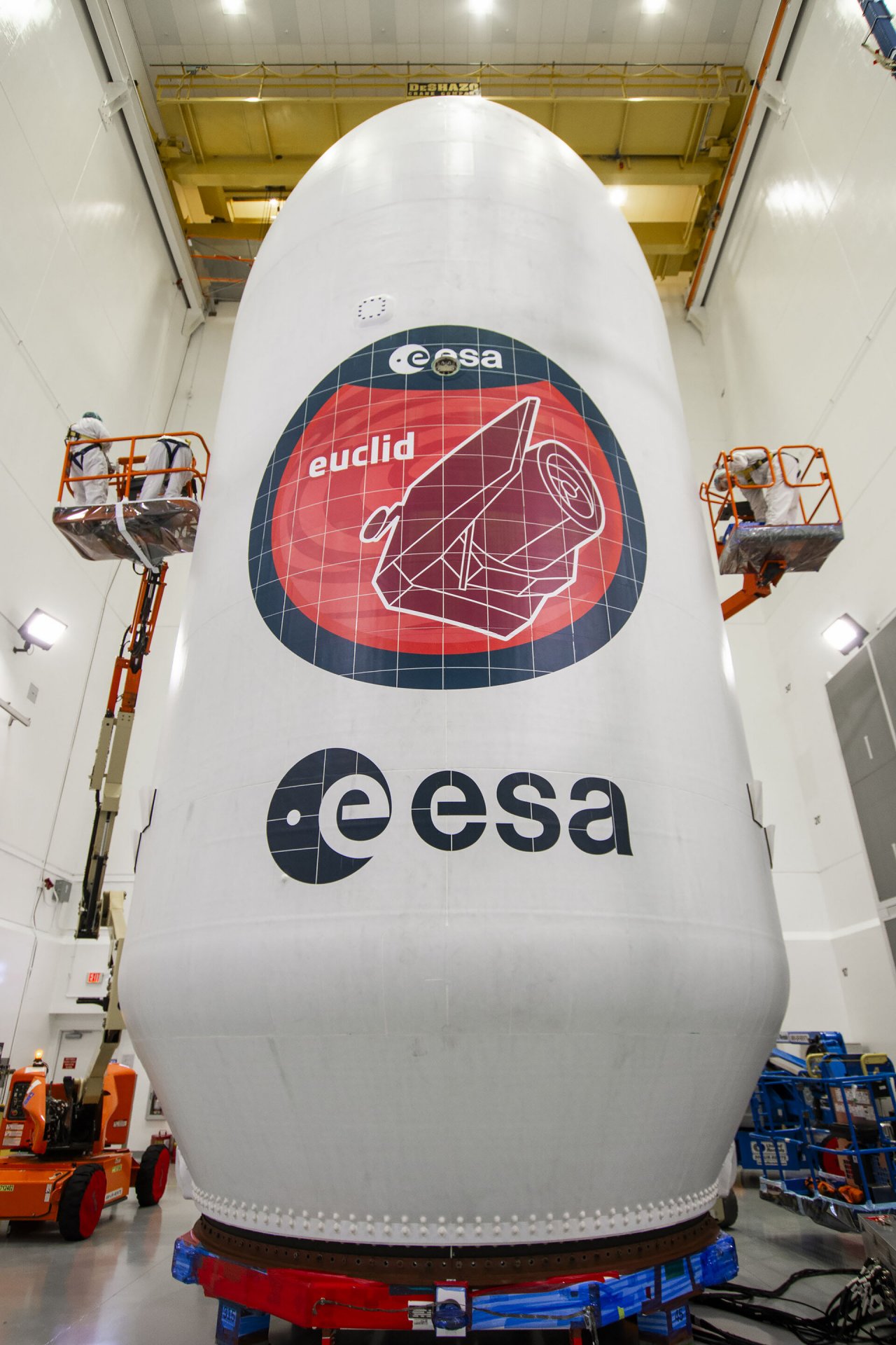 Euclid_encapsulated_in_Falcon_9_fairing_pillars.jpg