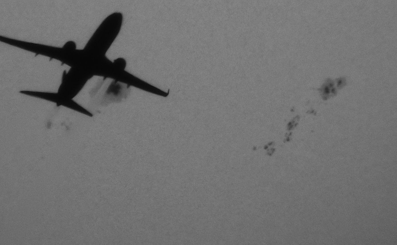 flugzeug-sonne-250824a20g1c.jpg