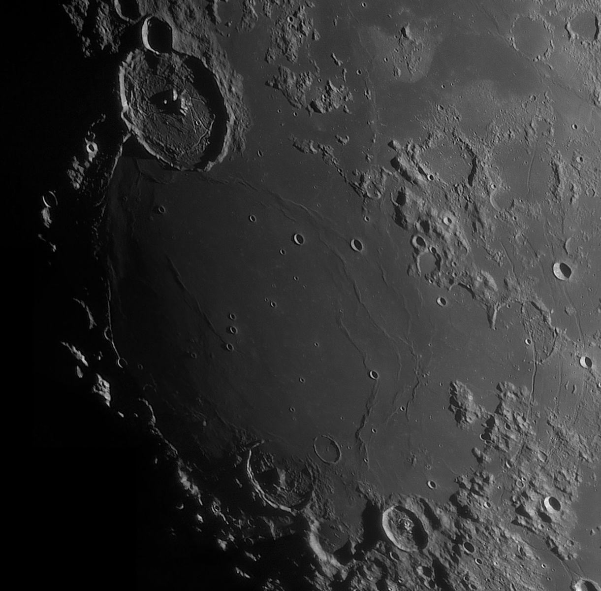 gassendi_130122_213203forumc.jpg