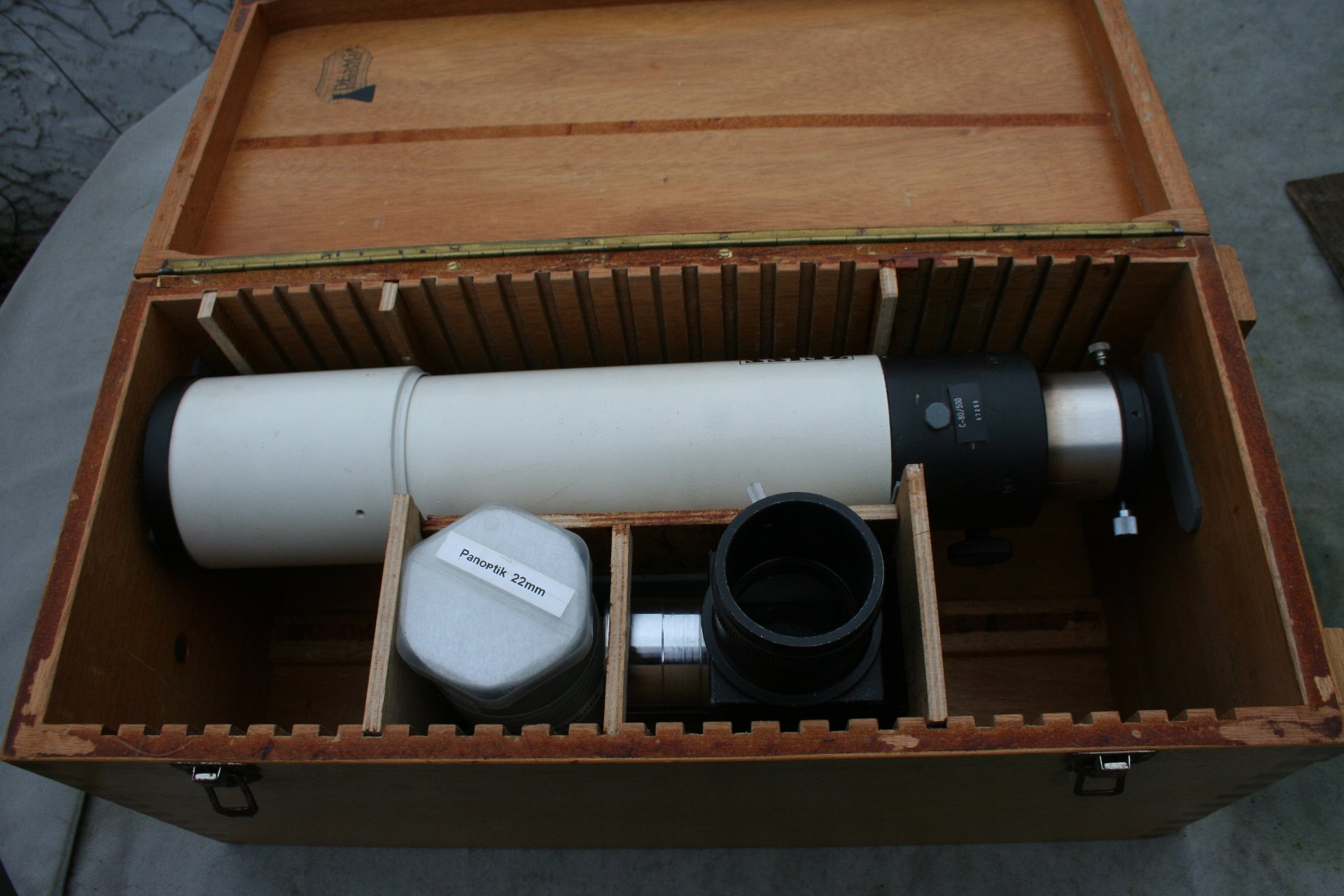 Holzkasten Zeiss 80 500.JPG
