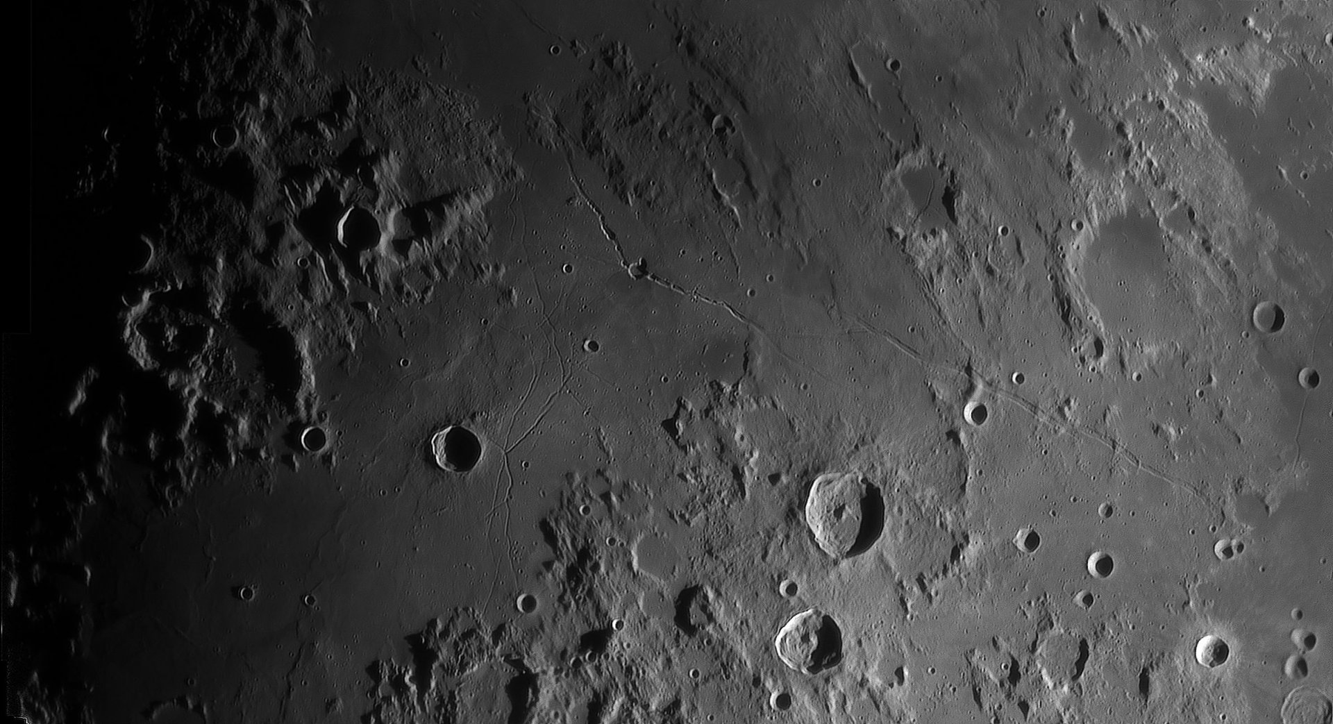 hyginus_100322_192057mosaikp120c.jpg