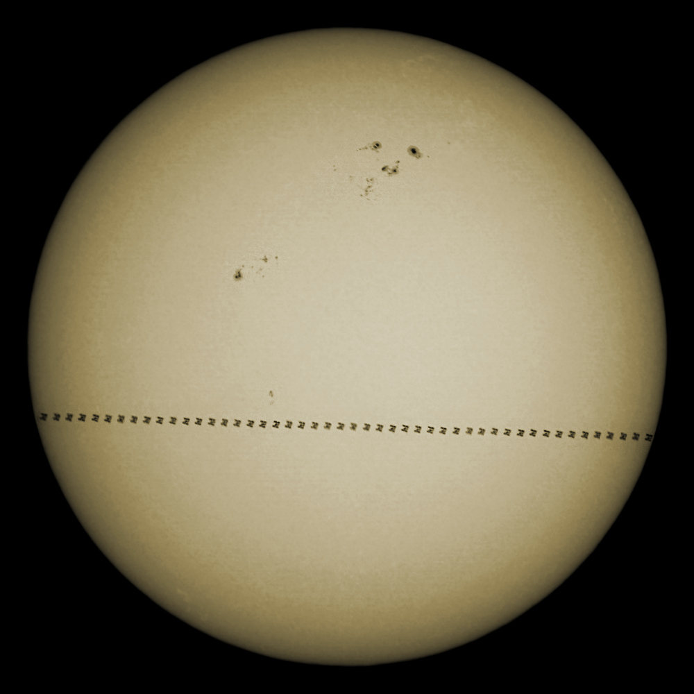 ISS-Transit_2022-10-10--11-44-44  1kx1k.jpg