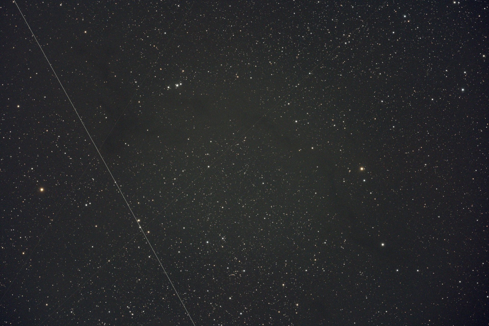 Light_LDN 1082_300.0s_Bin1_2400MC_gain158_20260710-003129_1deg_0.2C_0011.jpg