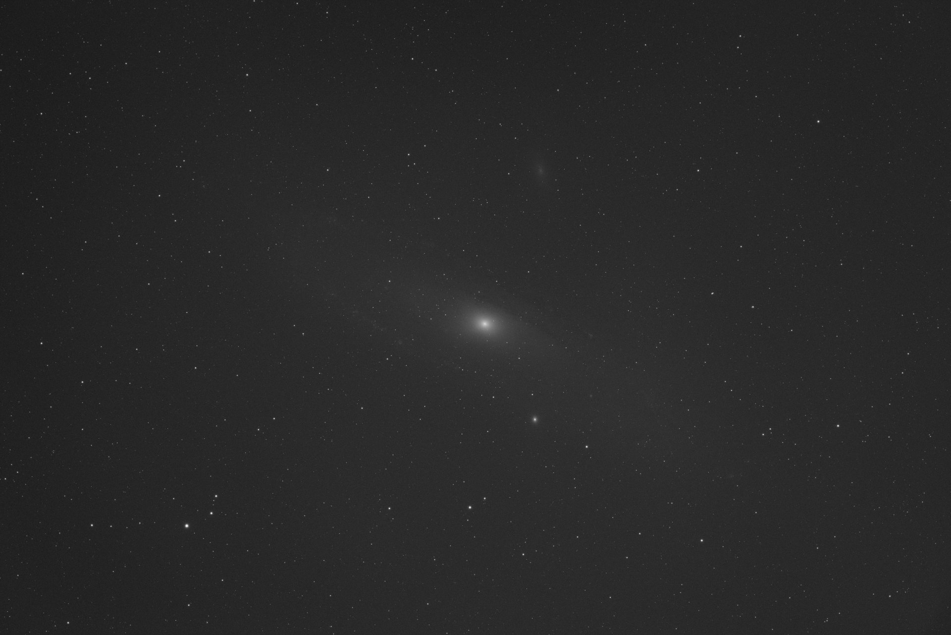 Light_M31_300.0s_Bin1_6200MM_H_gain100_20240917-233511_0.0C_0029.jpg