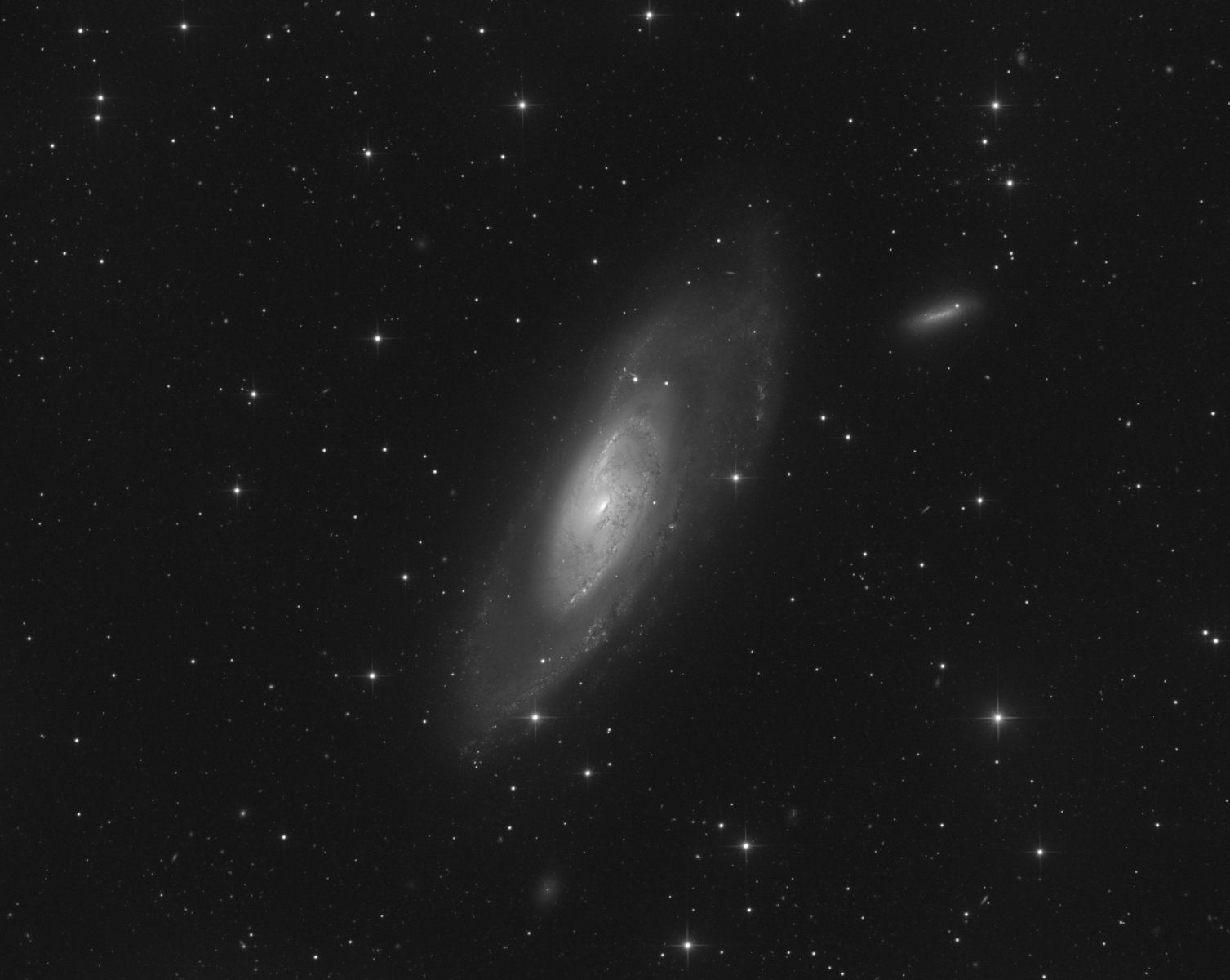 M106_L.jpg