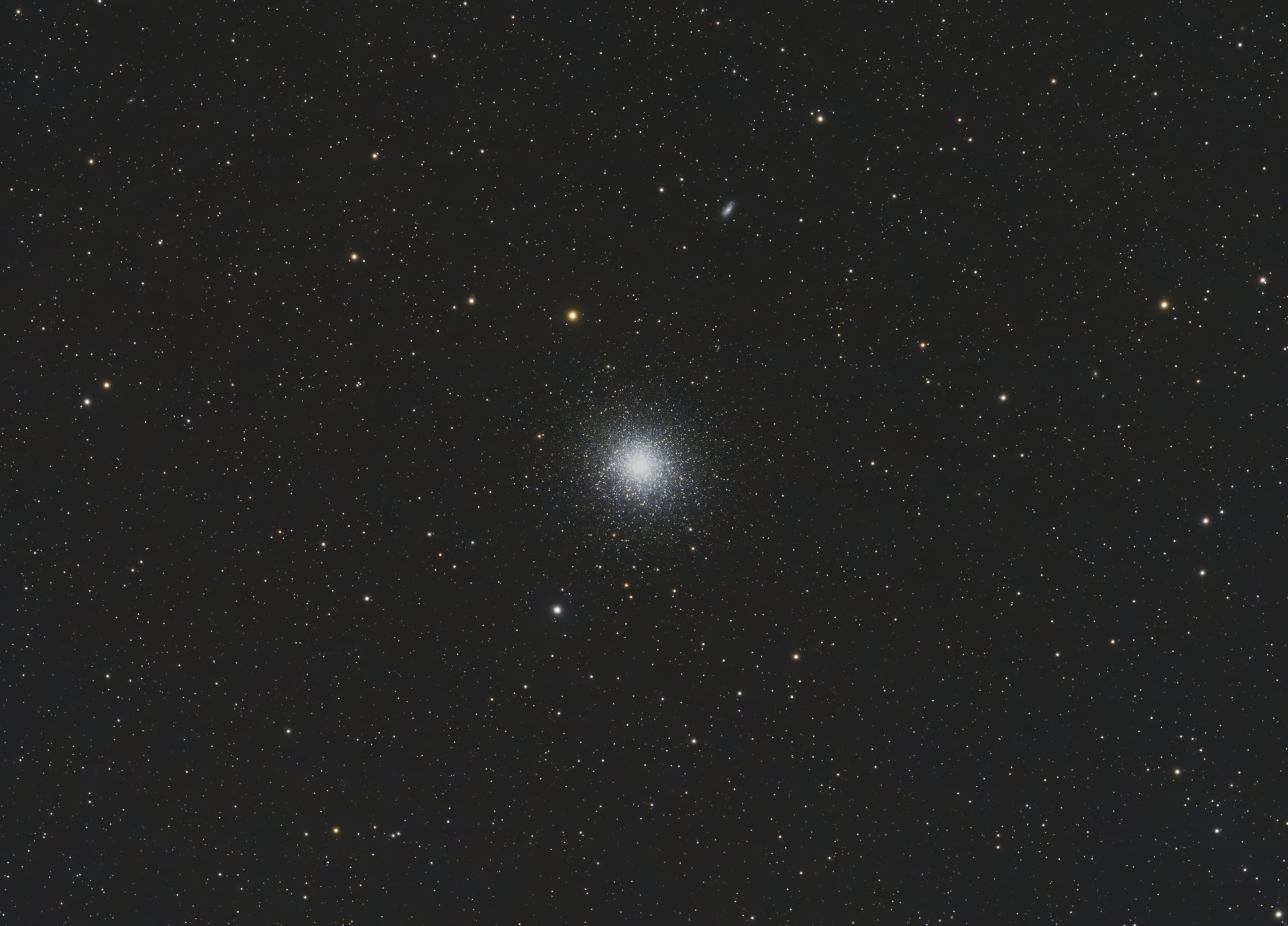 M13_Stack_16bits_300frames_1800s_pixinsight.jpg