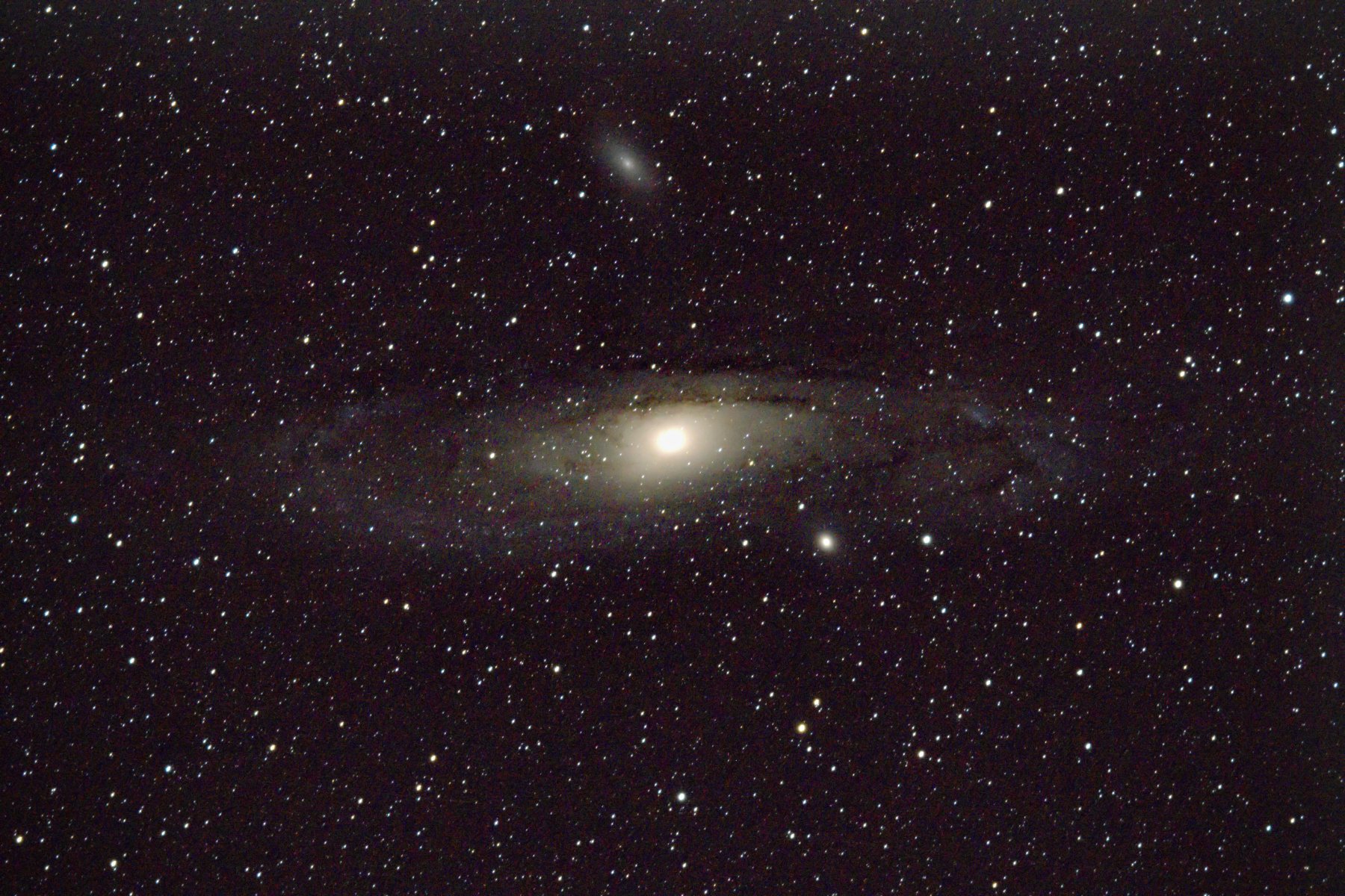M31 - 30s sub ISO 1600 f6 22 lights 30 darks_remove light pol. mittel.jpg