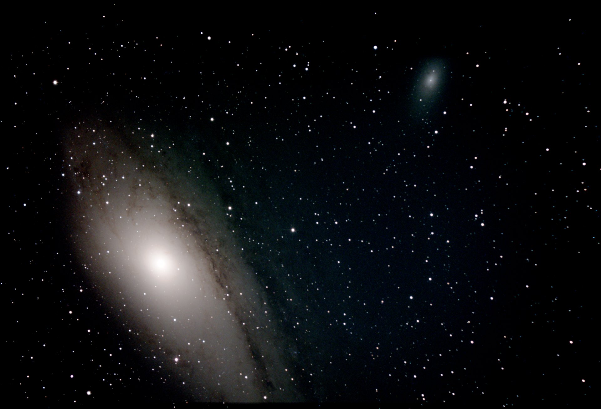 M31_ALL_Stack_675frames_2700s_WithDisplayStretch.jpg