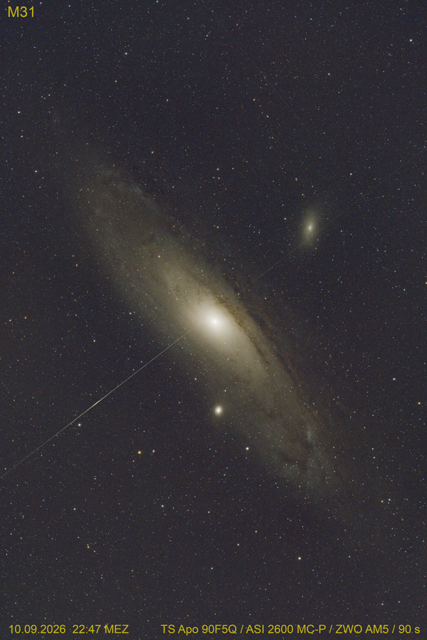 M31_Satellit_red_color.jpg