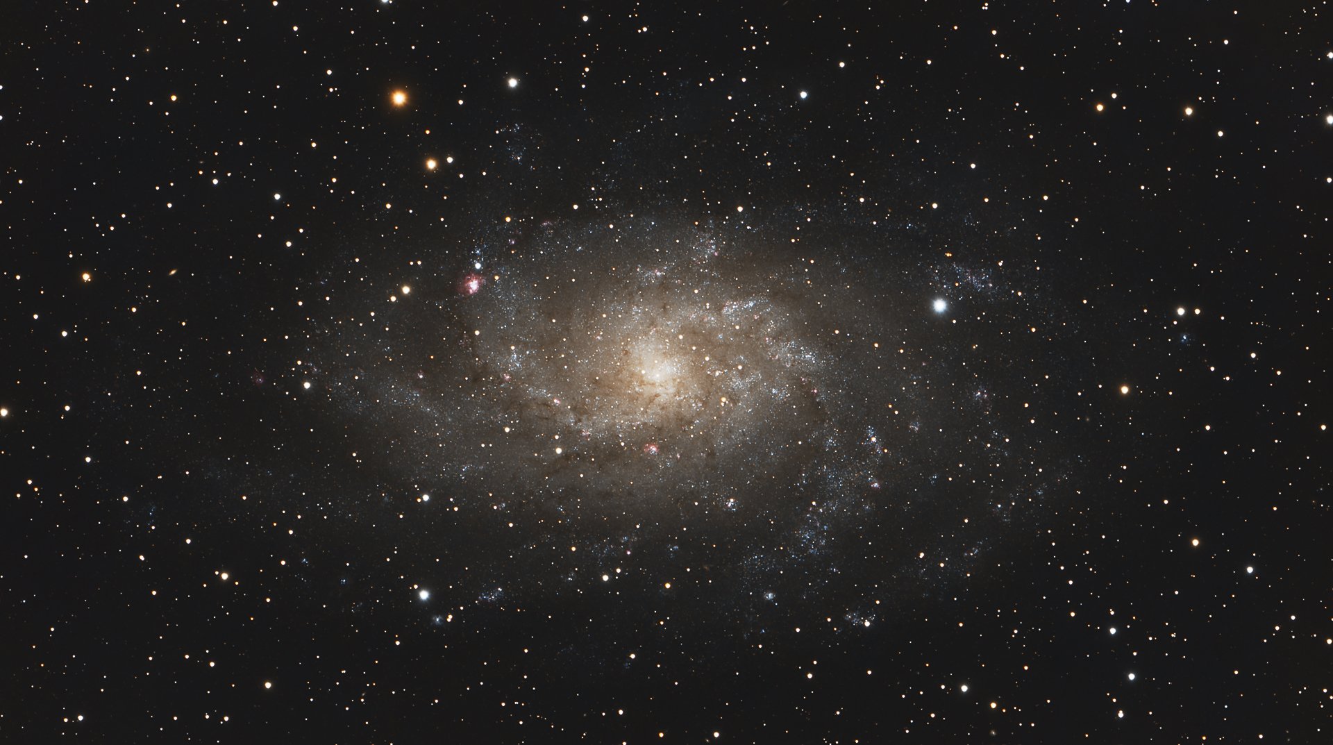 M33_210min_Farbkalibrierung_GraXpert_siril_Photoshop_final_export.jpg