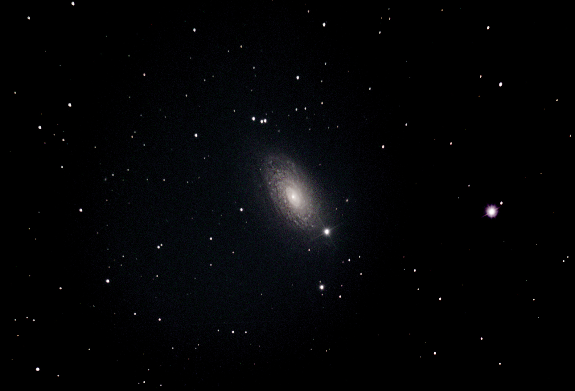 M63_Cutout_Stack_606frames_4848s-v2.jpg