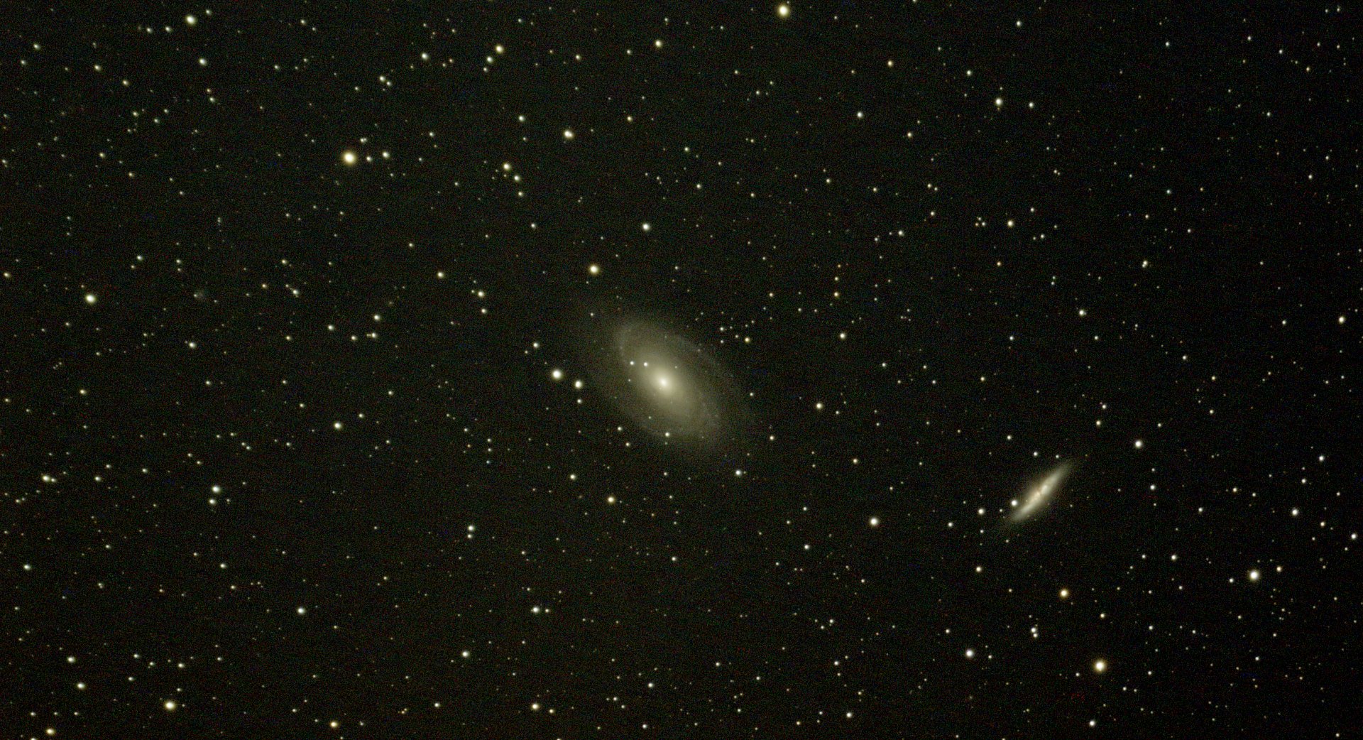 M81+M82-22x6sec.jpeg