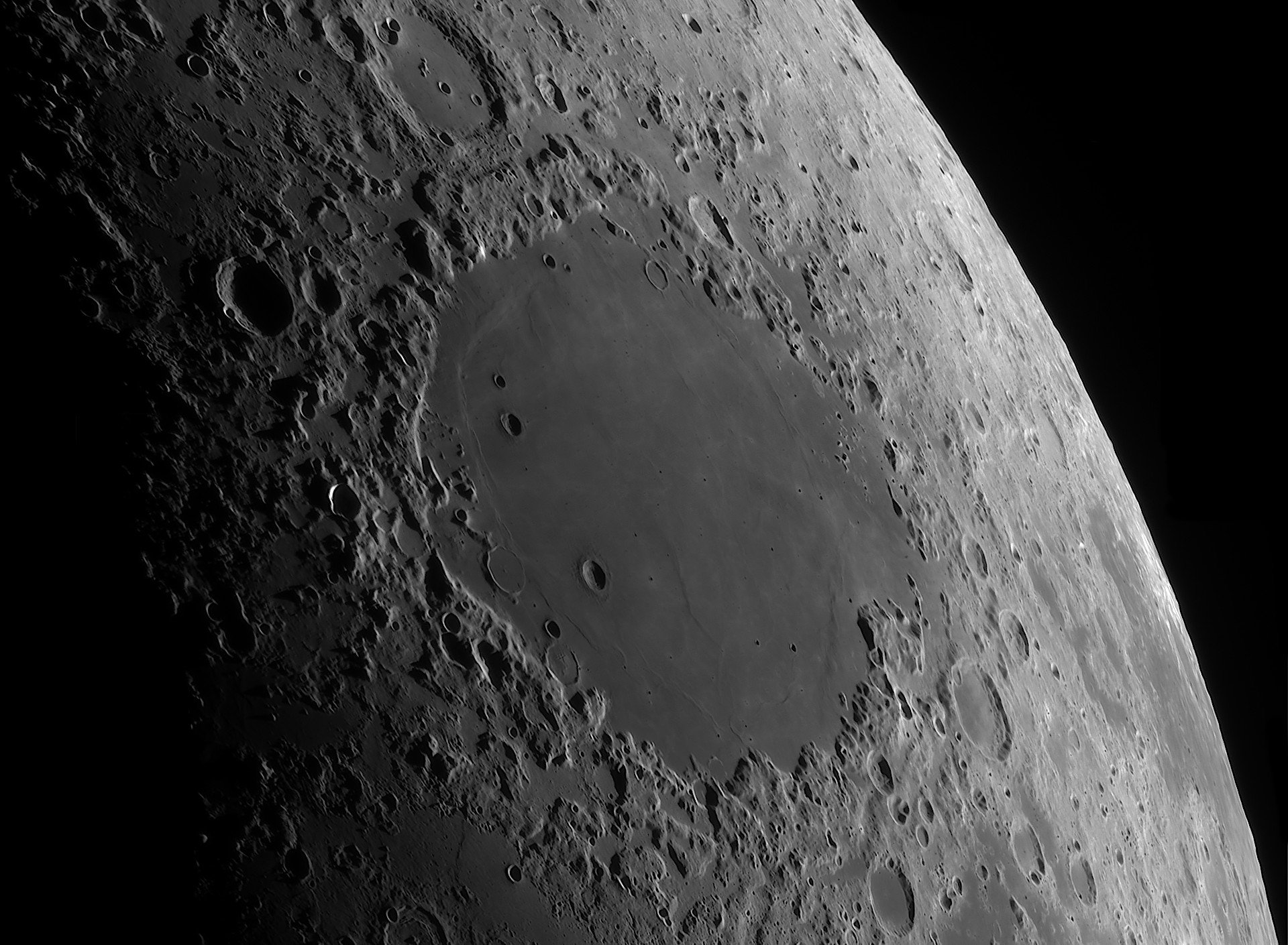 mare-crisium_010525_210632mosaik1920.jpg