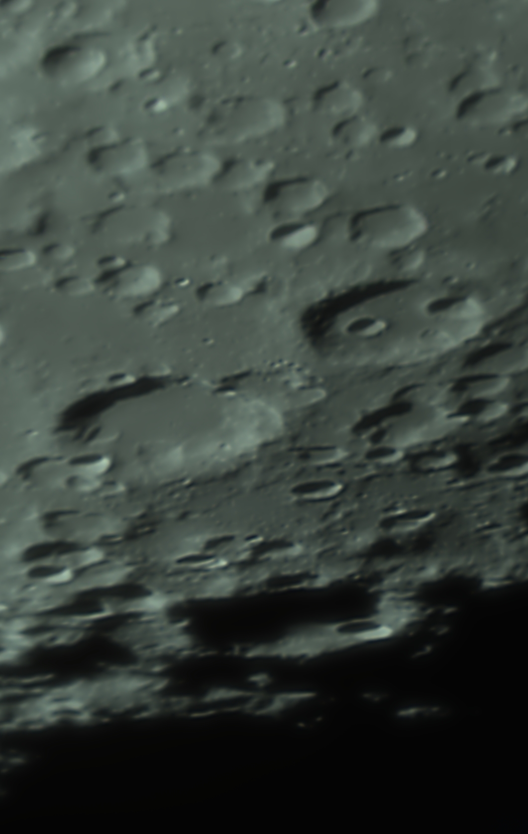 Mond CLT - Region Manzinus und Mutus.jpg