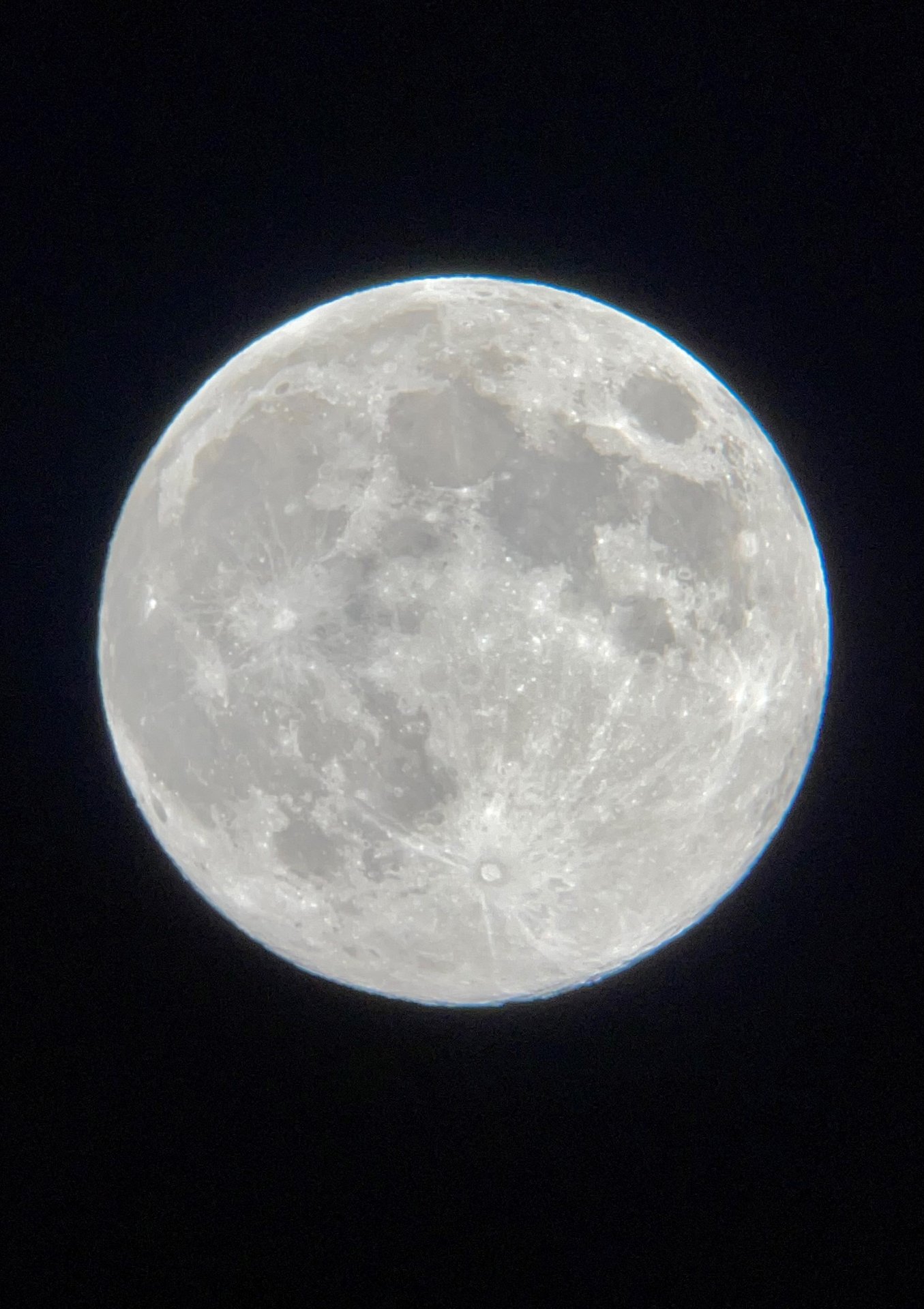 Mond mit Handy durch Maksy.jpg