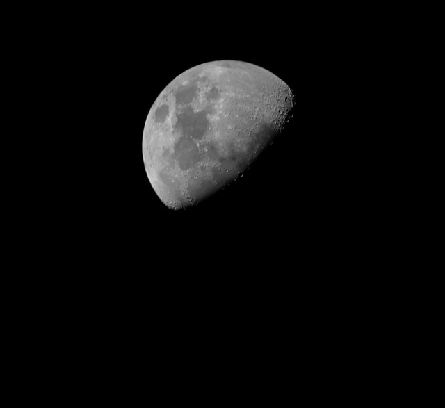 Mond_first_light.jpeg