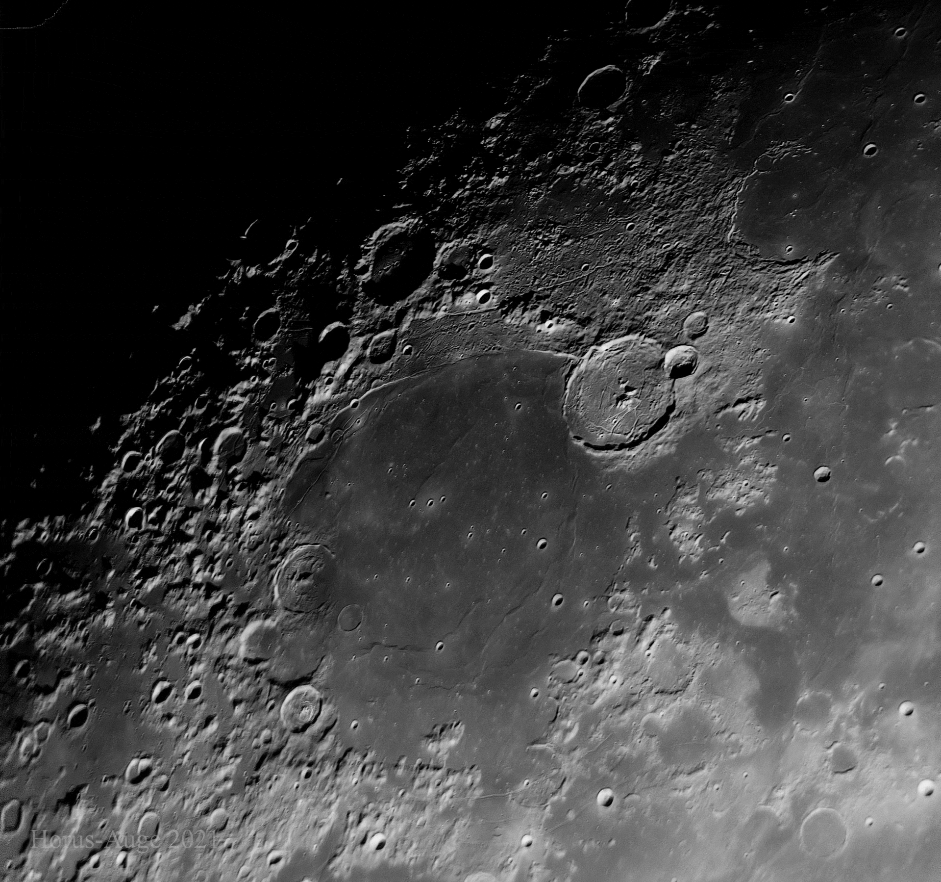 Mond_Gassendi_Hard_Soft.gif