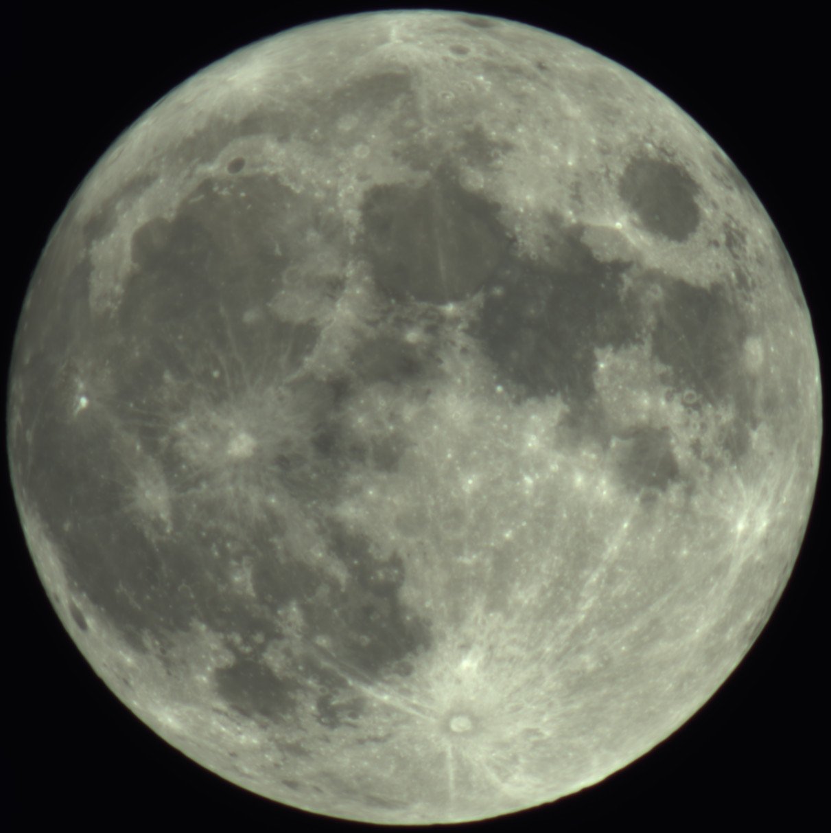 Moon_010426_232136_L_Exposure=6.2ms_Gain=140_lapl5_ap922_stitch.jpg