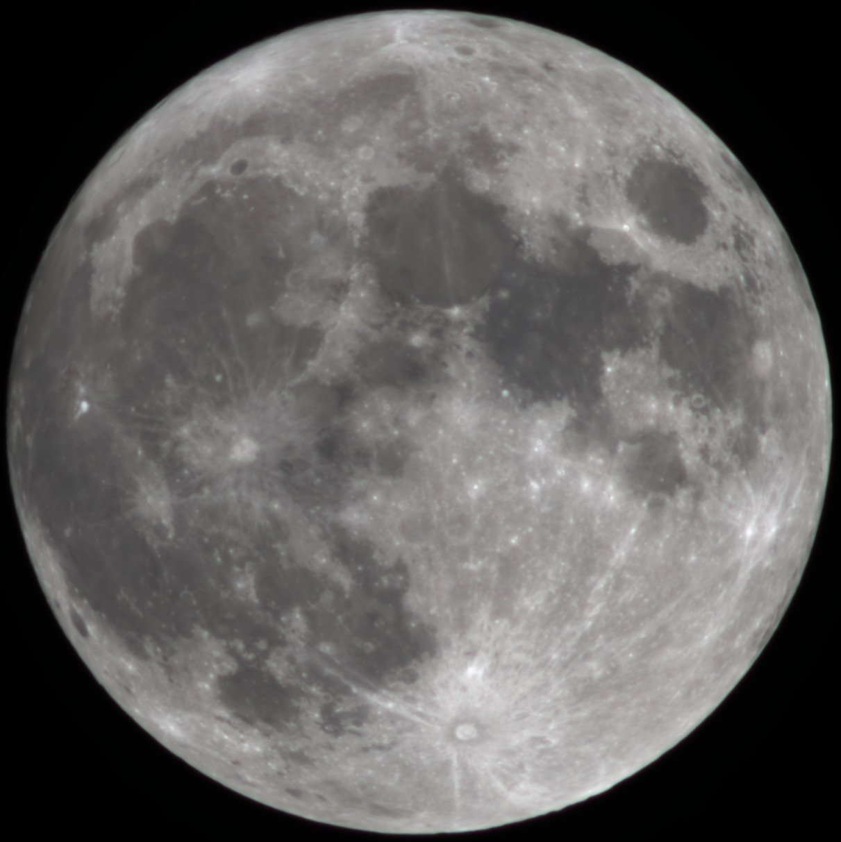 Moon_010426_232136_L_Exposure=6.2ms_Gain=140_lapl5_ap922_stitch_3.jpg