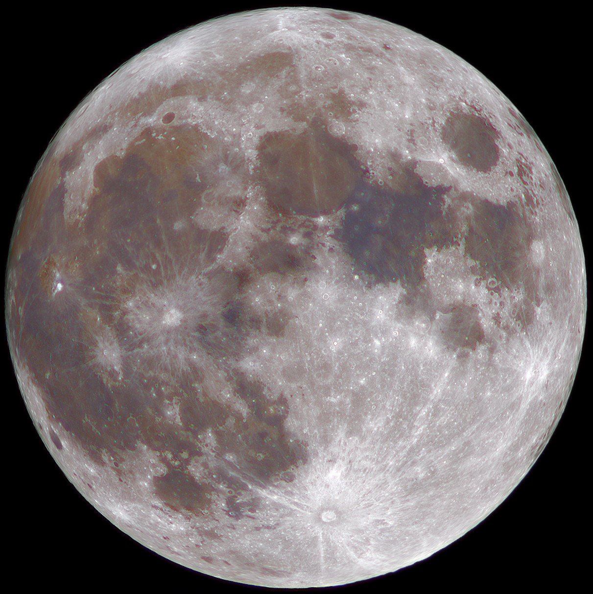 Moon_010426_232136_L_Exposure=6.2ms_Gain=140_lapl5_ap922_stitch_6g3sh_3farbiger-c.jpg