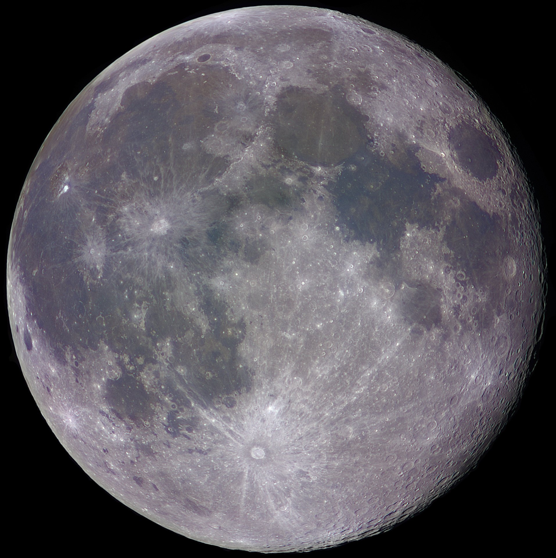 Moon_051225_213324_RGB_400mm-g-rgb1920.jpg