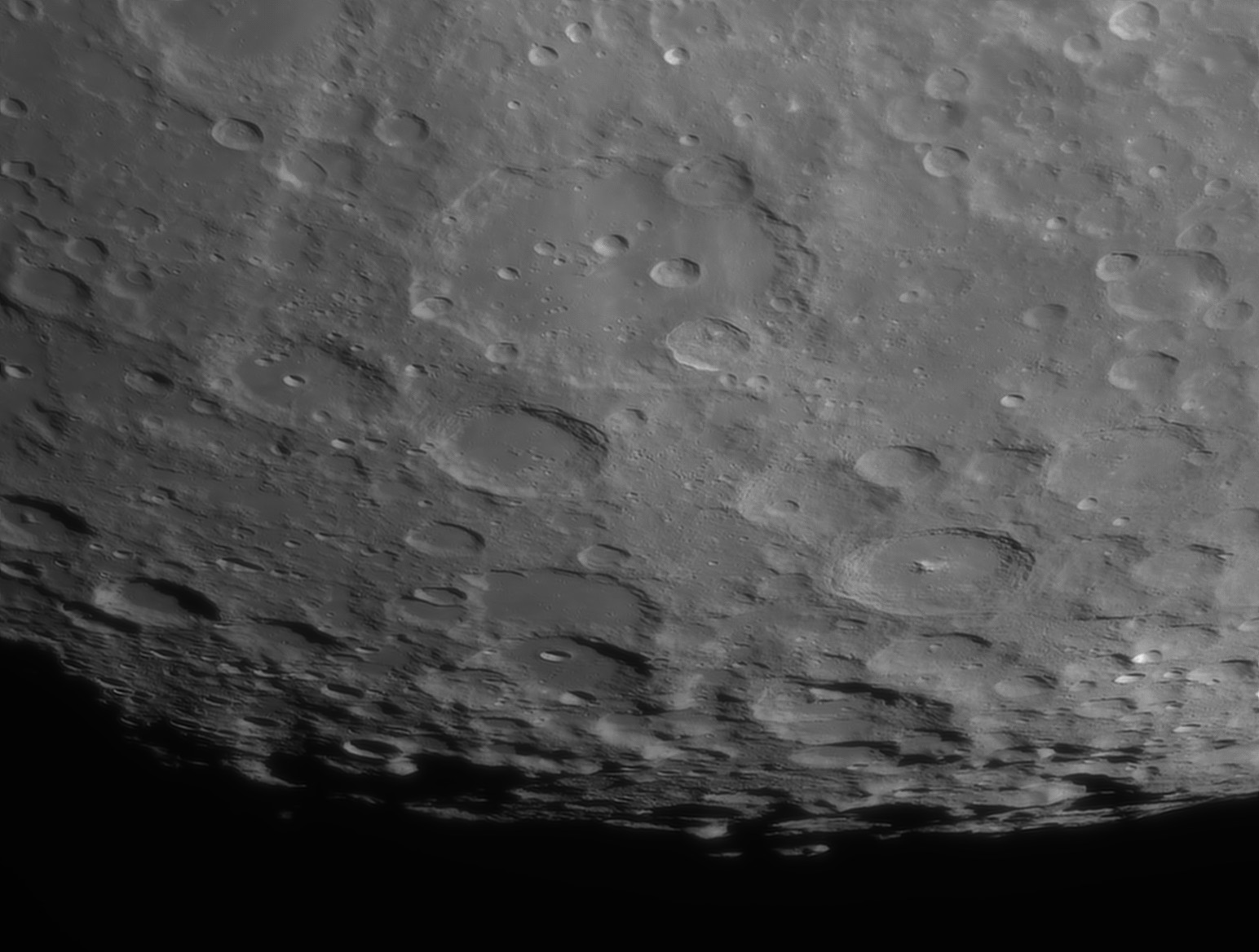 Moon_205810_130222_lapl4_ap2098.jpg