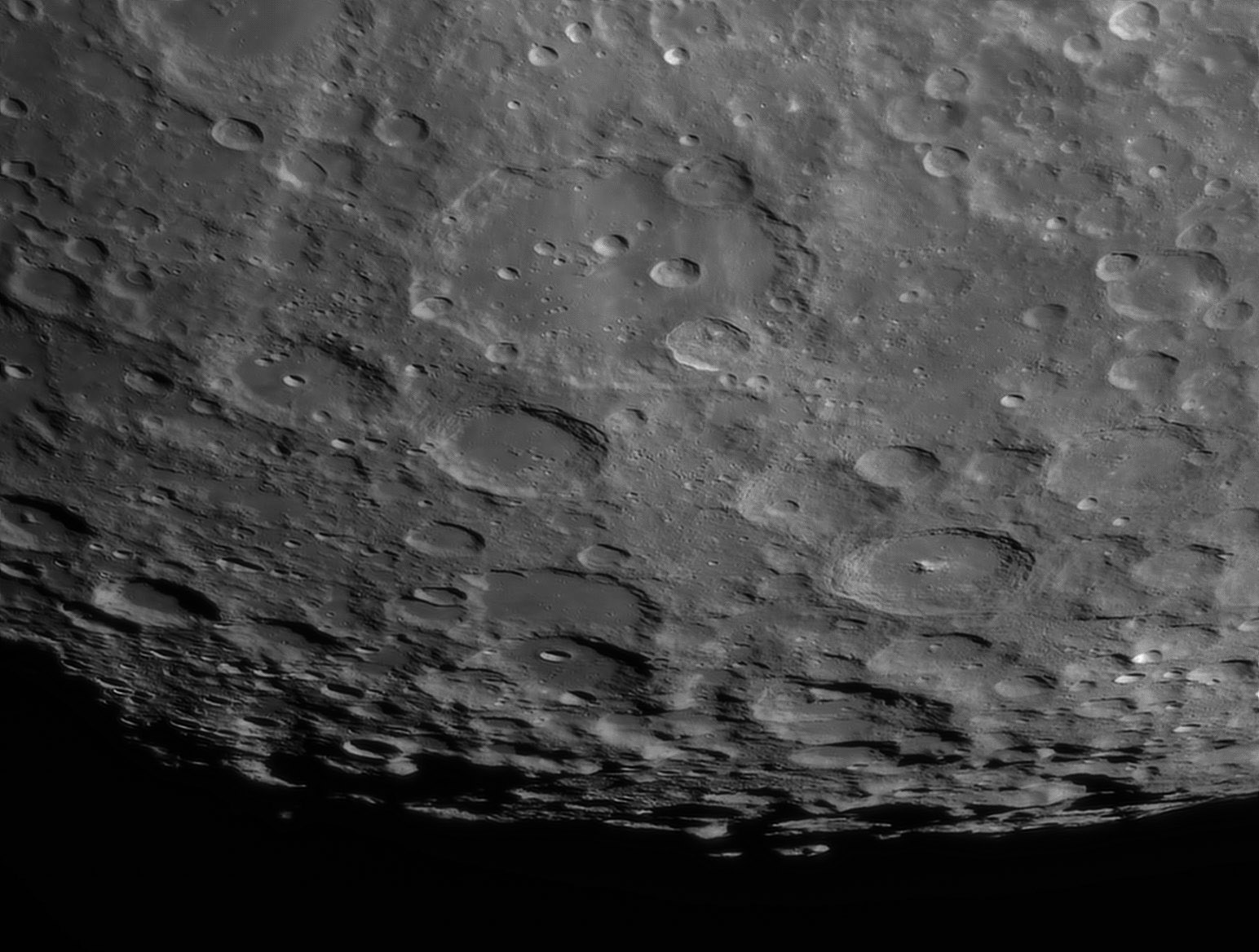 Moon_205810_130222_lapl4_ap2098_mix_cc2.jpg