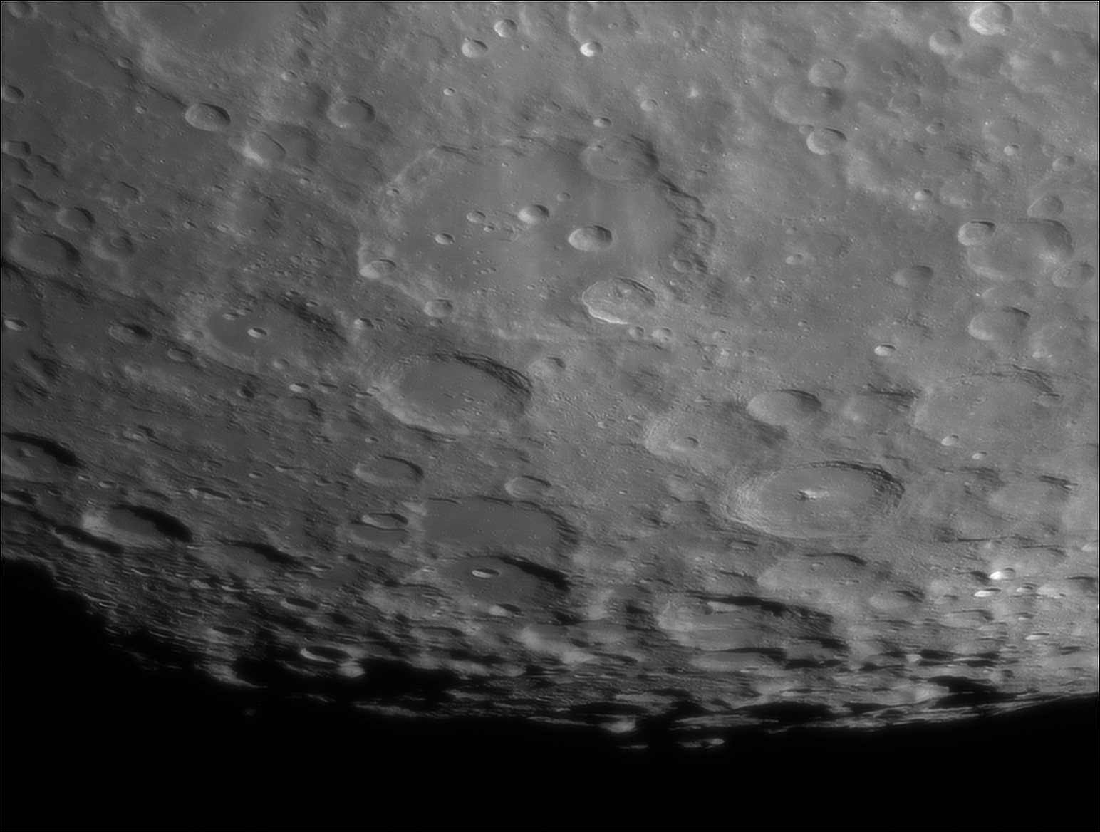 Moon_205810_130222_lapl4_ap2098d.jpg
