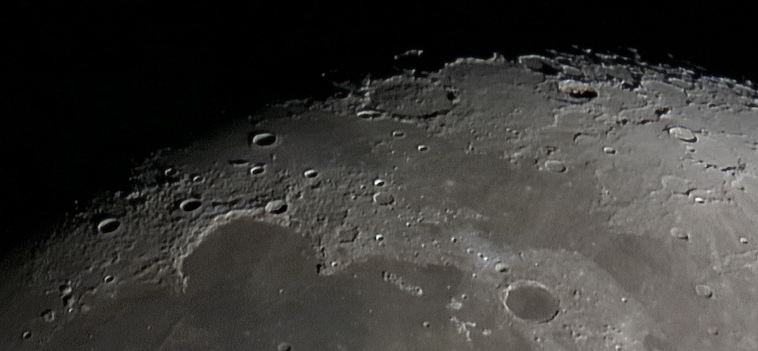 MoonOb_MVI_6933_-col-MoonOben-_AS_F9_lapl4_ap2455   no&u_stitch  Ausschnitt.jpg