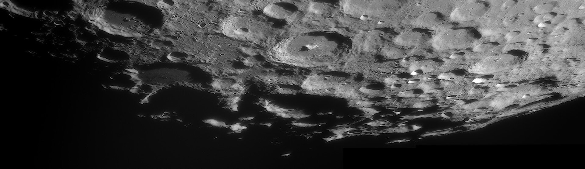 moretus_090325_203206-1920c.jpg
