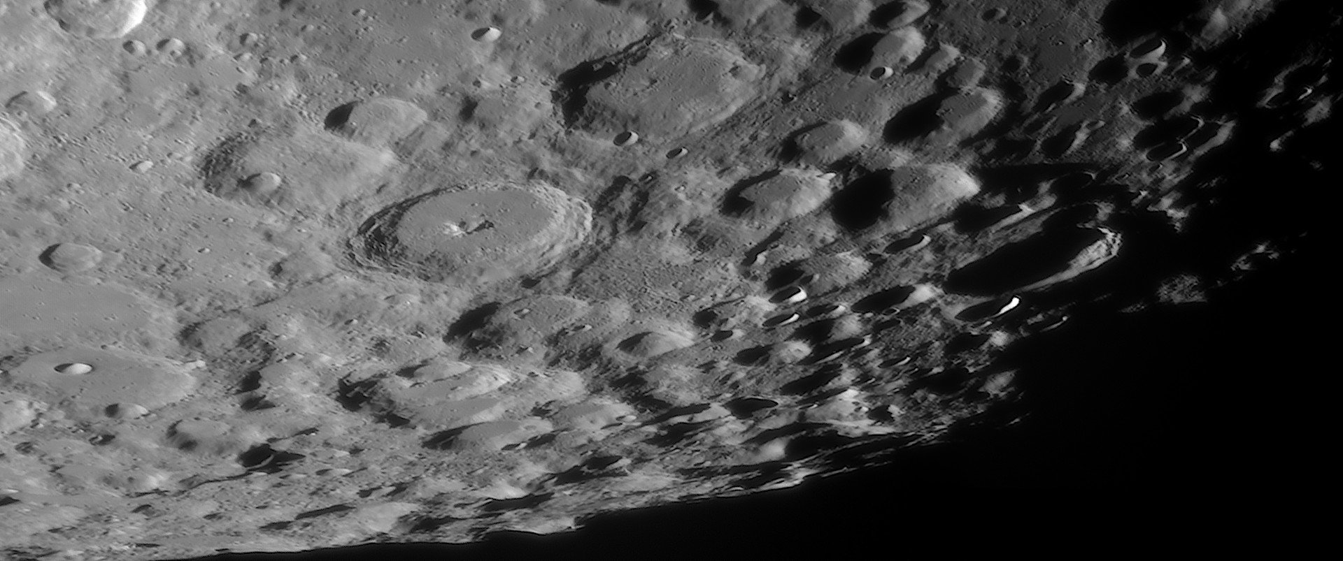 Moretus_101125_075438_R1920.jpg