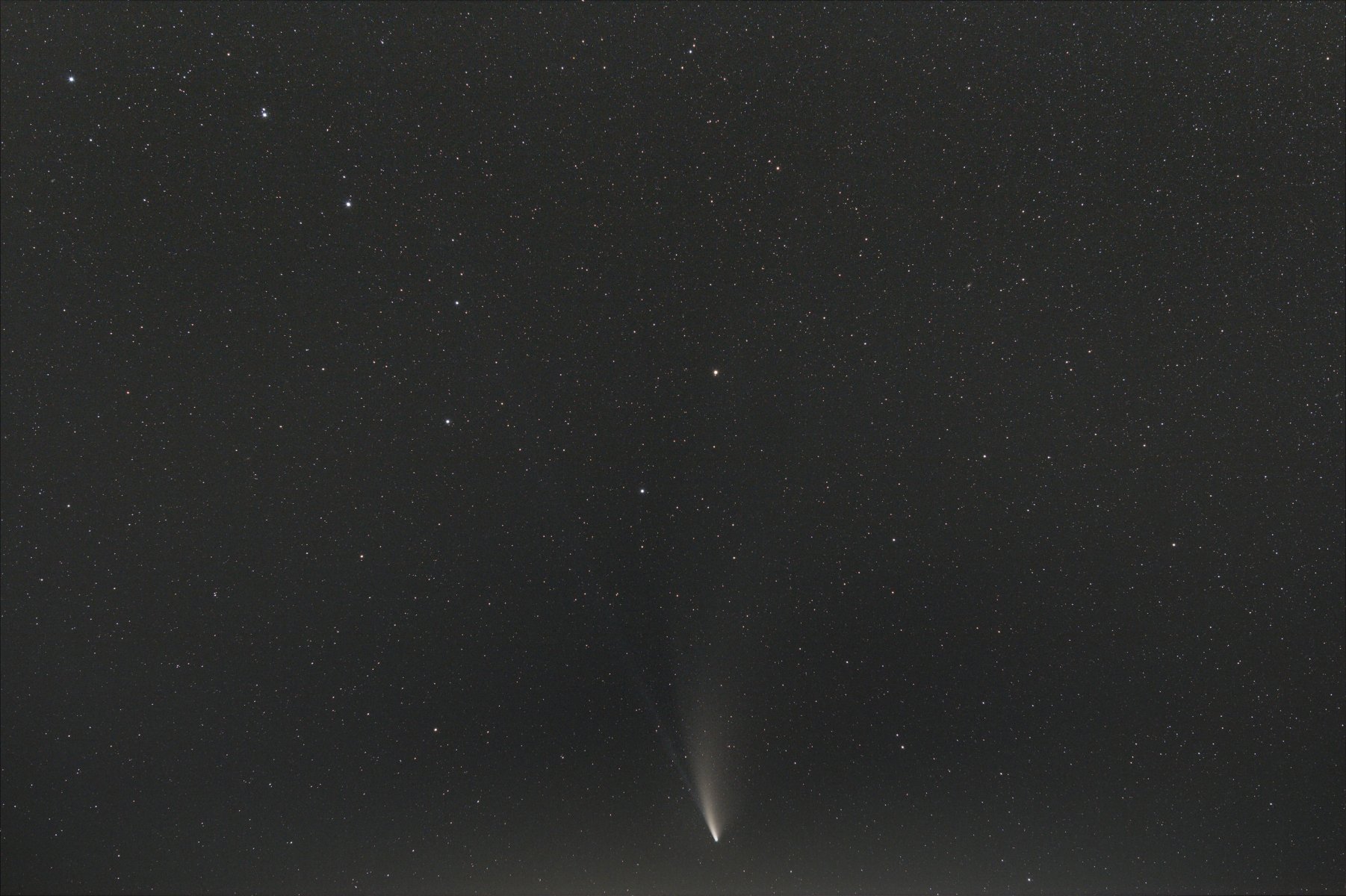 Neowise_Ursa Major_24mmSigma_600Da_42_42min_2minus Sterne.jpg