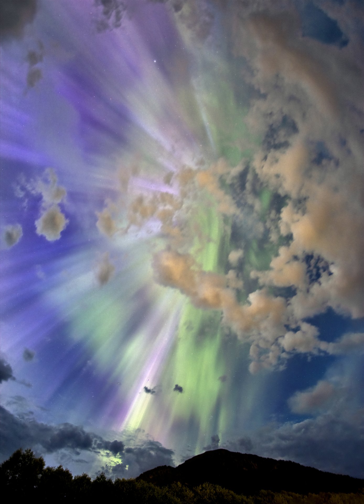 Noorderlicht_13082024_0055UT-bg.jpg