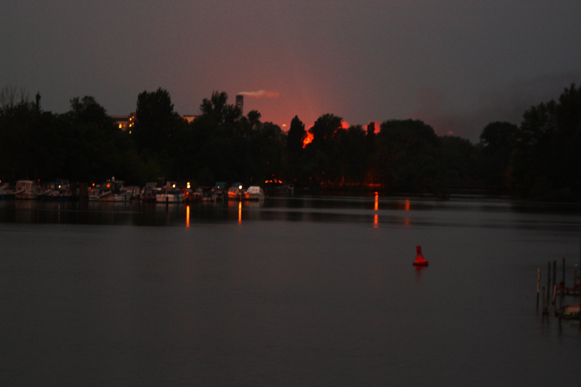Olympiastadion in Flammen.jpg